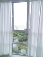 Белые шторы для двухуровневой квартиры в Киеве