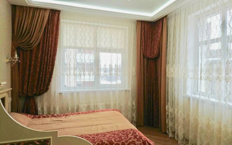 Шторы и тюль для спальни в классическом стиле