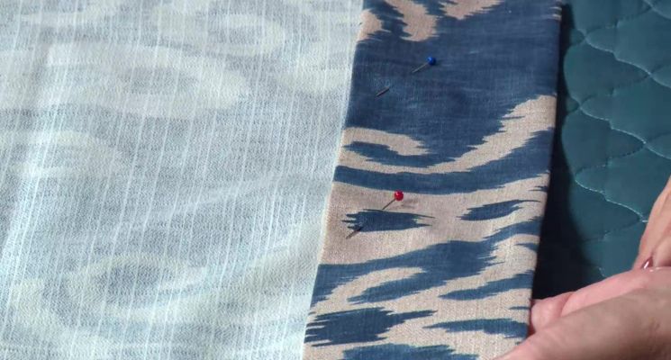 Как закрепить ткань булавками для пошива штор вручную