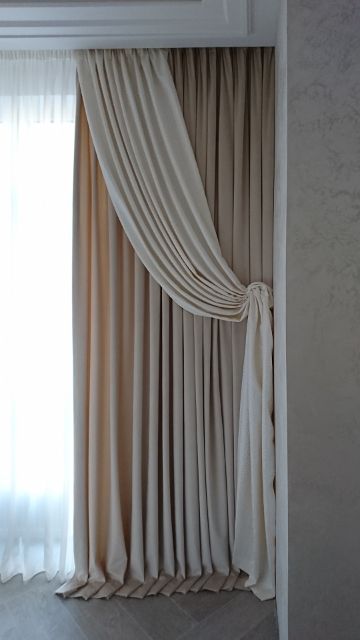 Белые шторы для декора гостиной